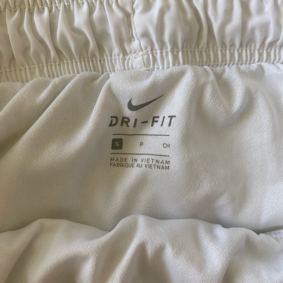 Nike Women’s Dry Fit Tempo Running Short - Picture 3 of 3